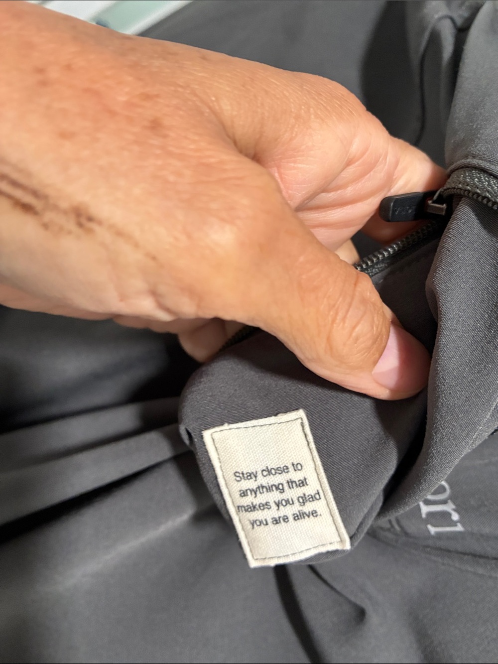 Vuori Men's Charcoal Gray Jogger Pants with Drawstring - Picture 5 of 5
